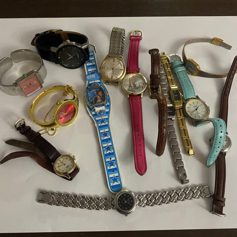 Assorted Watches Used Not Working For Parts Or Pieces lot 102
